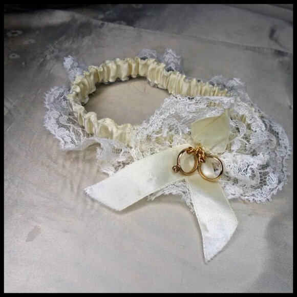 Vintage Bridal Wedding Garter with Lace & Rings! - Something Old - Picture 6 of 13